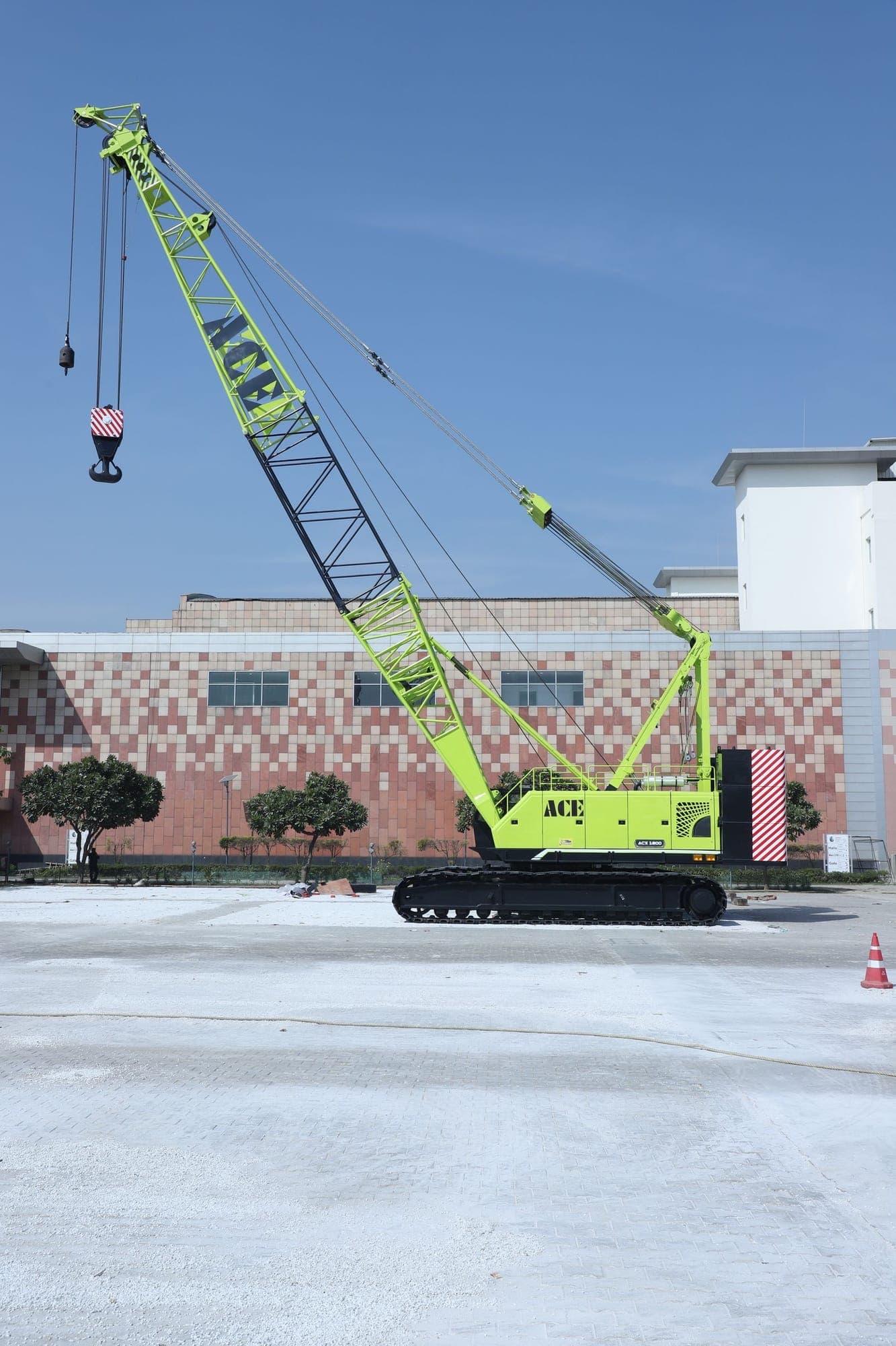 Grúa sobre orugas 51–100 ton